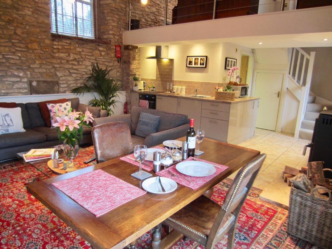 Вилла The Barn Wykeham  Экстерьер фото