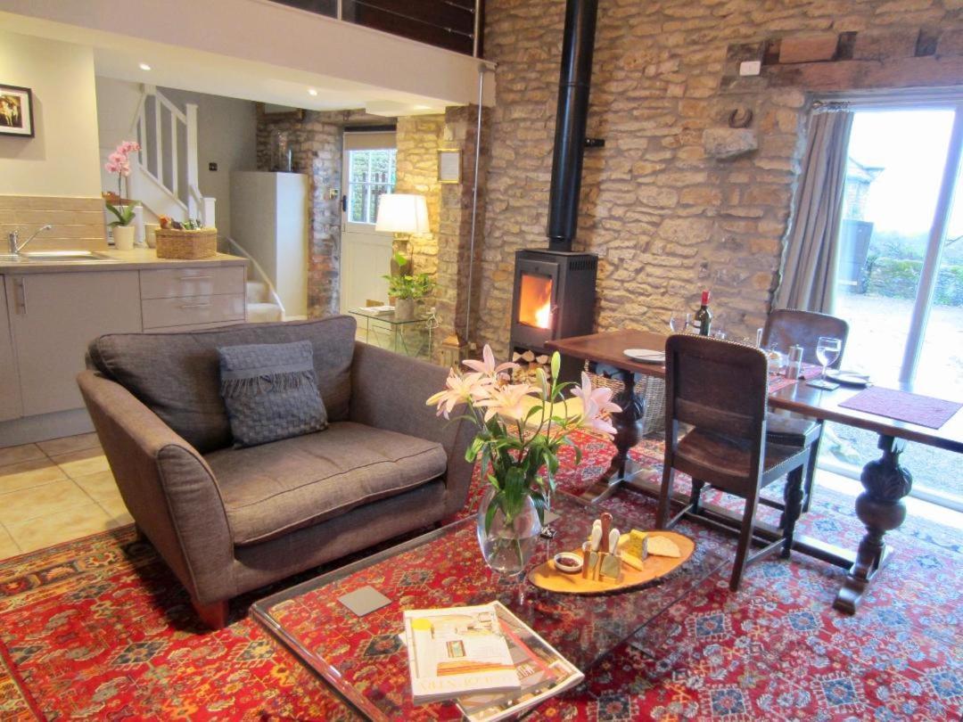 Вилла The Barn Wykeham  Экстерьер фото